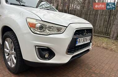 Позашляховик / Кросовер Mitsubishi Outlander 2015 в Києві