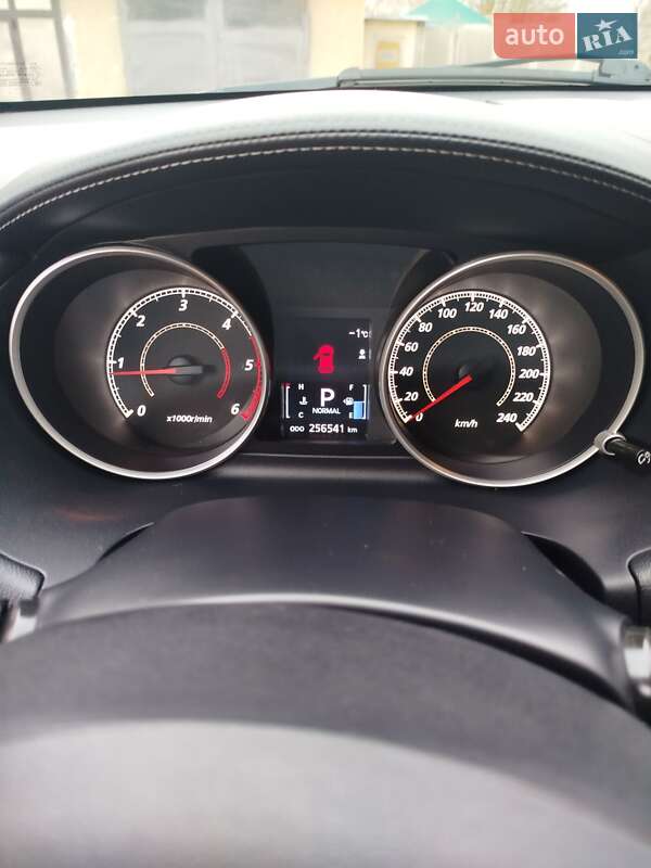 Внедорожник / Кроссовер Mitsubishi Outlander 2011 в Иршаве