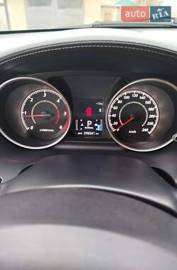 Внедорожник / Кроссовер Mitsubishi Outlander 2011 в 