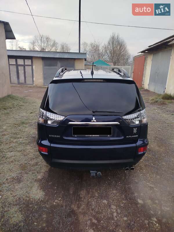 Внедорожник / Кроссовер Mitsubishi Outlander 2011 в Иршаве