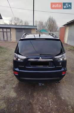 Внедорожник / Кроссовер Mitsubishi Outlander 2011 в 