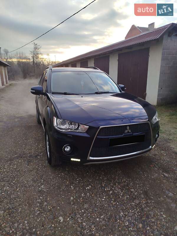 Внедорожник / Кроссовер Mitsubishi Outlander 2011 в Иршаве
