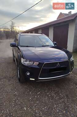Внедорожник / Кроссовер Mitsubishi Outlander 2011 в 