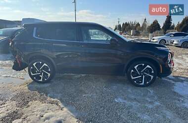 Внедорожник / Кроссовер Mitsubishi Outlander 2022 в 