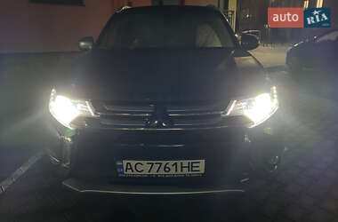 Позашляховик / Кросовер Mitsubishi Outlander 2017 в 