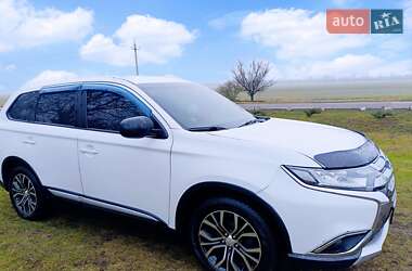 Позашляховик / Кросовер Mitsubishi Outlander 2017 в Запоріжжі