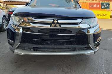 Внедорожник / Кроссовер Mitsubishi Outlander 2016 в 