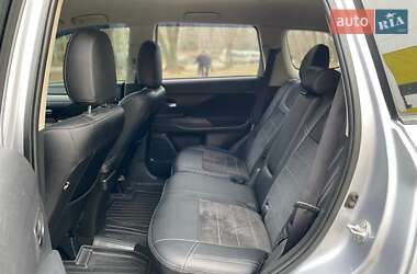 Внедорожник / Кроссовер Mitsubishi Outlander 2013 в 