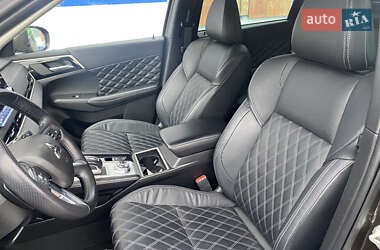 Внедорожник / Кроссовер Mitsubishi Outlander 2022 в 