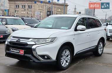 Позашляховик / Кросовер Mitsubishi Outlander 2015 в Харкові