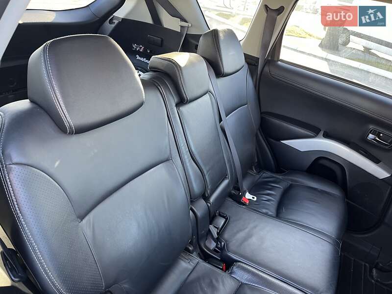 Внедорожник / Кроссовер Mitsubishi Outlander 2010 в Львове