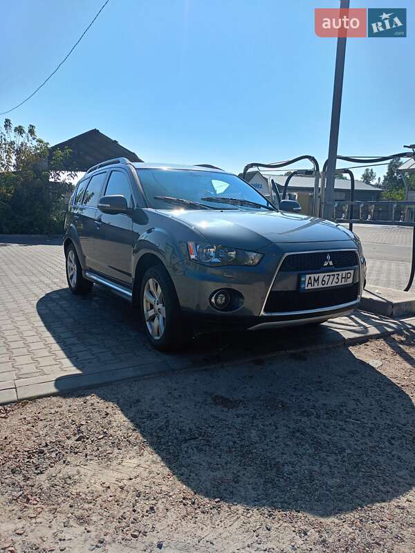 Внедорожник / Кроссовер Mitsubishi Outlander 2011 в Житомире