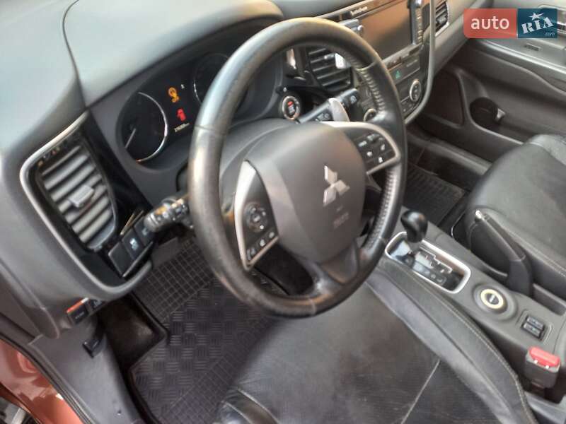 Позашляховик / Кросовер Mitsubishi Outlander 2014 в Кропивницькому