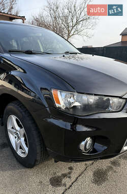 Внедорожник / Кроссовер Mitsubishi Outlander 2010 в 