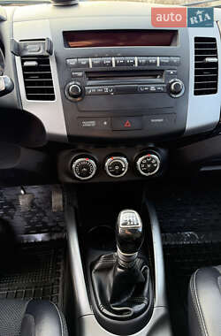 Внедорожник / Кроссовер Mitsubishi Outlander 2010 в 