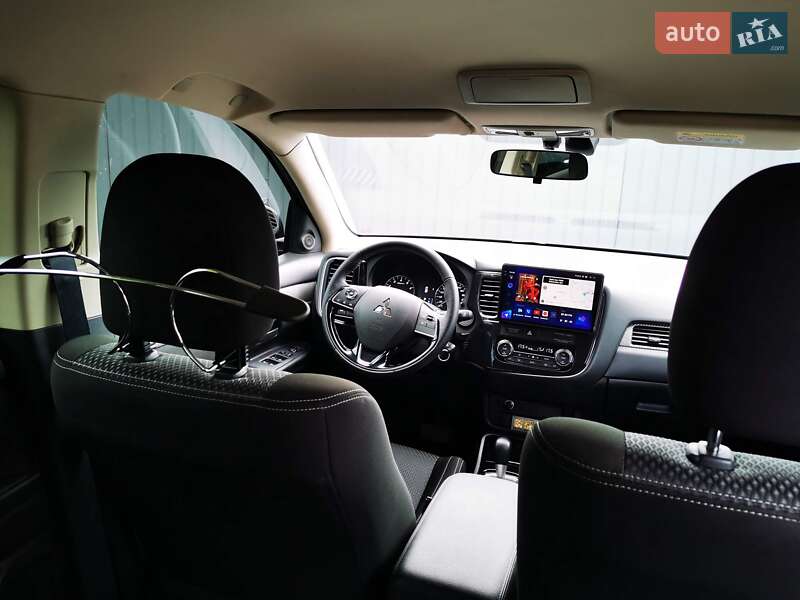 Внедорожник / Кроссовер Mitsubishi Outlander 2017 в Кропивницком