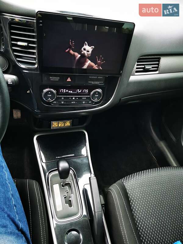 Внедорожник / Кроссовер Mitsubishi Outlander 2017 в Кропивницком