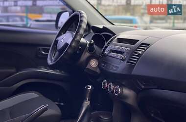Внедорожник / Кроссовер Mitsubishi Outlander 2010 в 