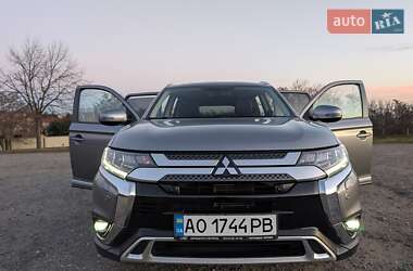 Внедорожник / Кроссовер Mitsubishi Outlander 2021 в Ужгороде