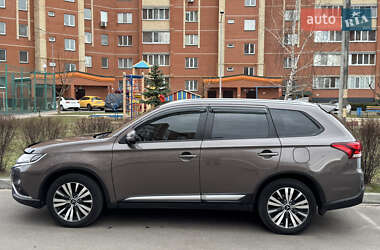 Позашляховик / Кросовер Mitsubishi Outlander 2021 в Борисполі