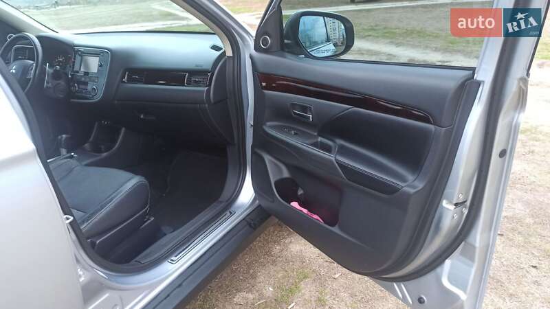 Позашляховик / Кросовер Mitsubishi Outlander 2013 в Полтаві фото 18 Позашляховик / Кросовер Mitsubishi Outlander 2013 в Полтаві