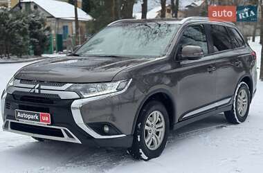 Позашляховик / Кросовер Mitsubishi Outlander 2019 в Києві