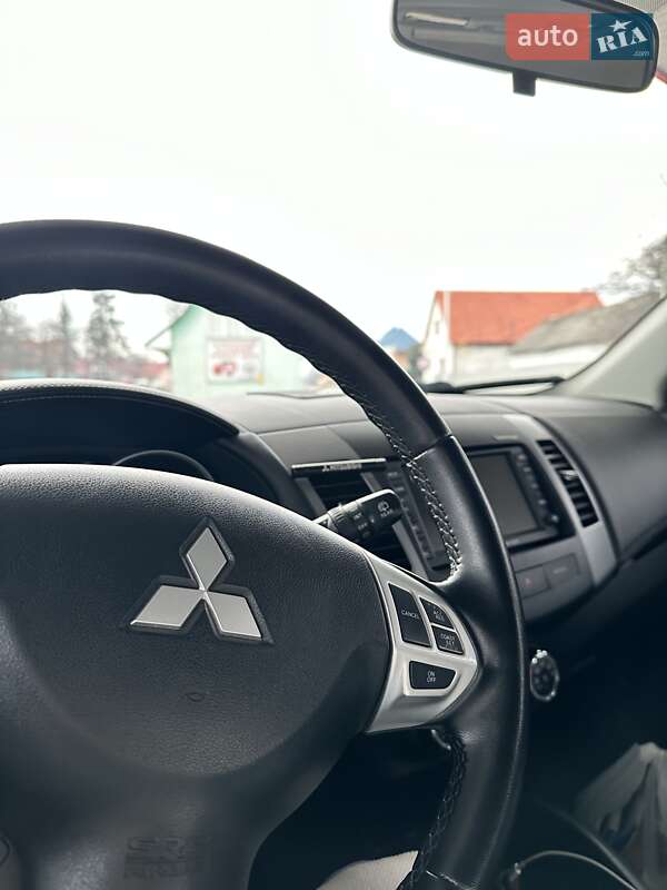 Позашляховик / Кросовер Mitsubishi Outlander 2010 в Мукачевому