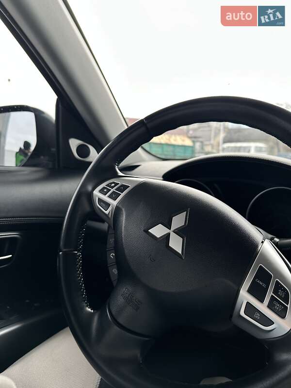 Позашляховик / Кросовер Mitsubishi Outlander 2010 в Мукачевому