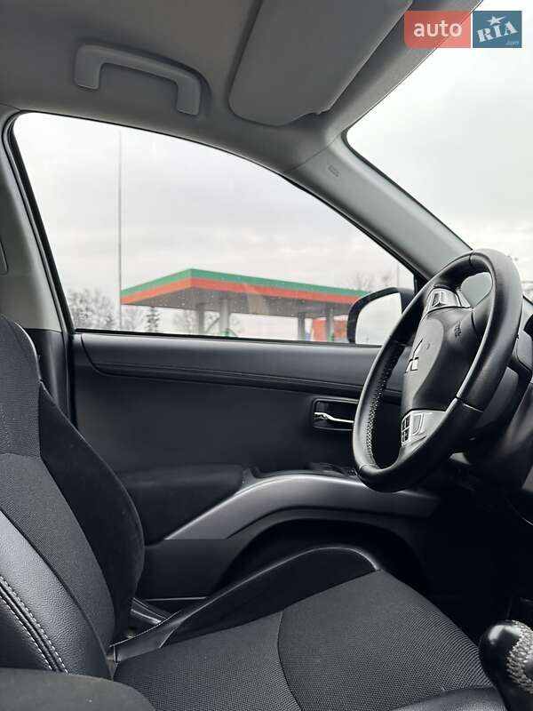 Позашляховик / Кросовер Mitsubishi Outlander 2010 в Мукачевому