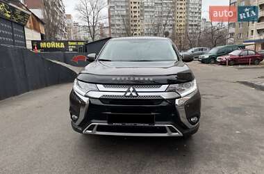 Позашляховик / Кросовер Mitsubishi Outlander 2021 в Києві