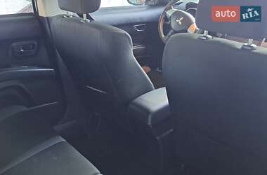 Внедорожник / Кроссовер Mitsubishi Outlander 2010 в 