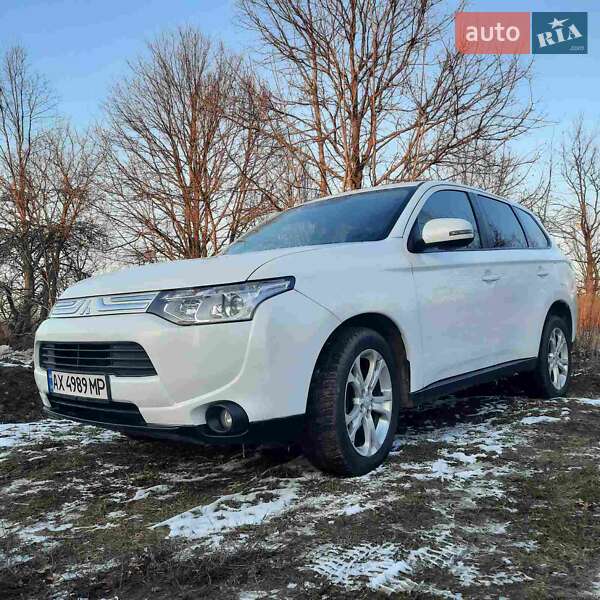 Позашляховик / Кросовер Mitsubishi Outlander 2013 в Полтаві