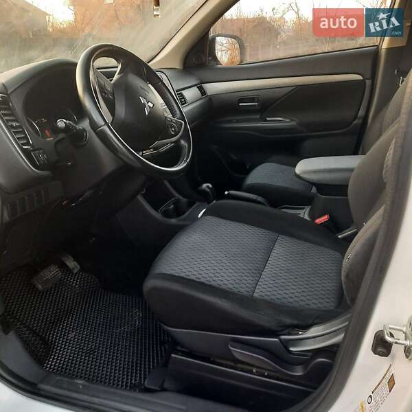 Позашляховик / Кросовер Mitsubishi Outlander 2013 в Полтаві