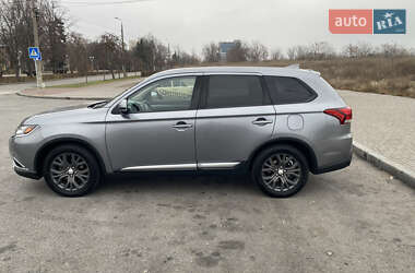Внедорожник / Кроссовер Mitsubishi Outlander 2018 в 