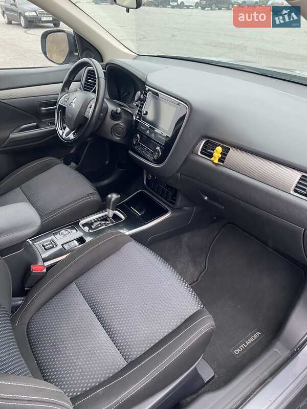 Внедорожник / Кроссовер Mitsubishi Outlander 2018 в Запорожье