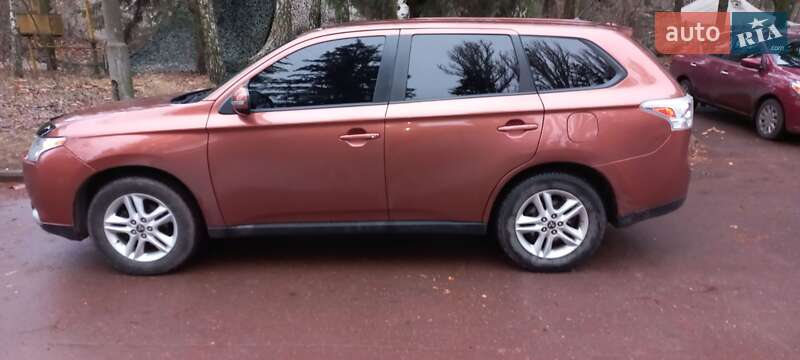 Внедорожник / Кроссовер Mitsubishi Outlander 2013 в Кривом Роге