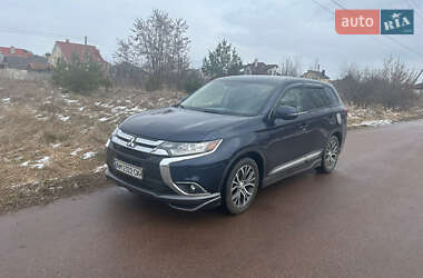 Позашляховик / Кросовер Mitsubishi Outlander 2015 в Житомирі