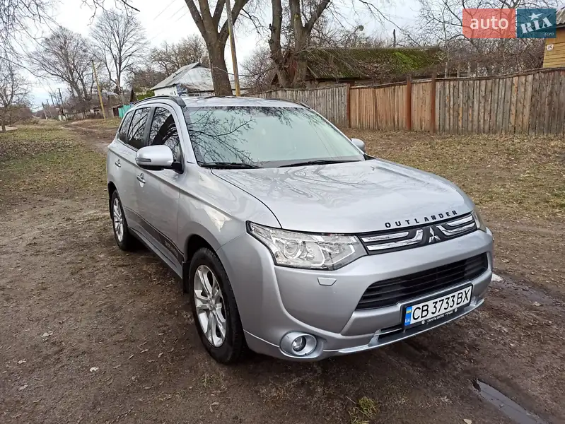 Внедорожник / Кроссовер Mitsubishi Outlander 2012 в 