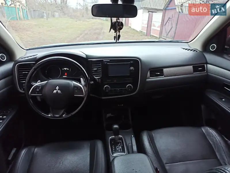 Внедорожник / Кроссовер Mitsubishi Outlander 2012 в 
