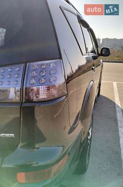 Внедорожник / Кроссовер Mitsubishi Outlander 2012 в 