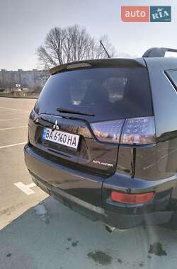 Внедорожник / Кроссовер Mitsubishi Outlander 2012 в 