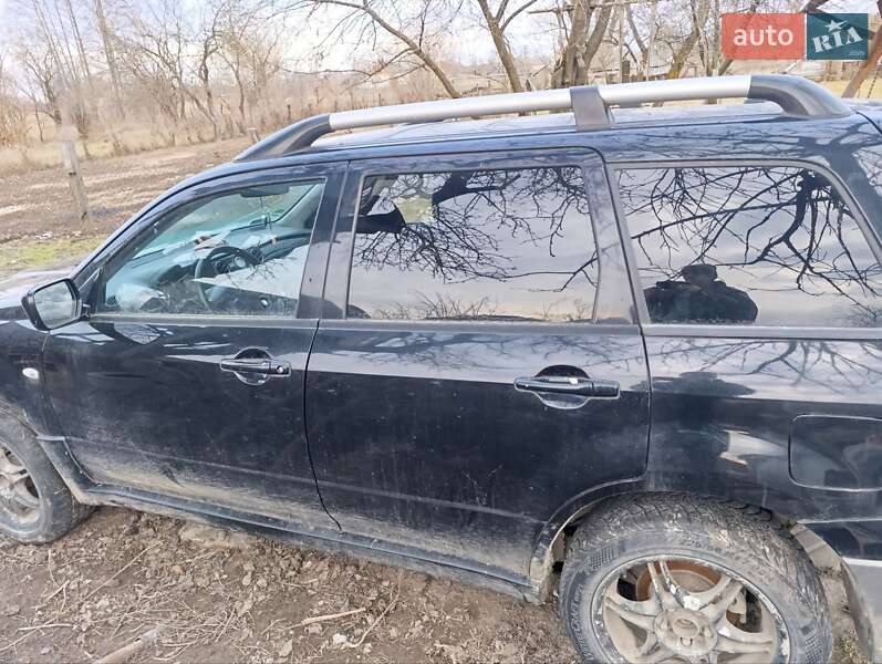 Внедорожник / Кроссовер Mitsubishi Outlander 2003 в Луцке фото 4 Внедорожник / Кроссовер Mitsubishi Outlander 2003 в Луцке