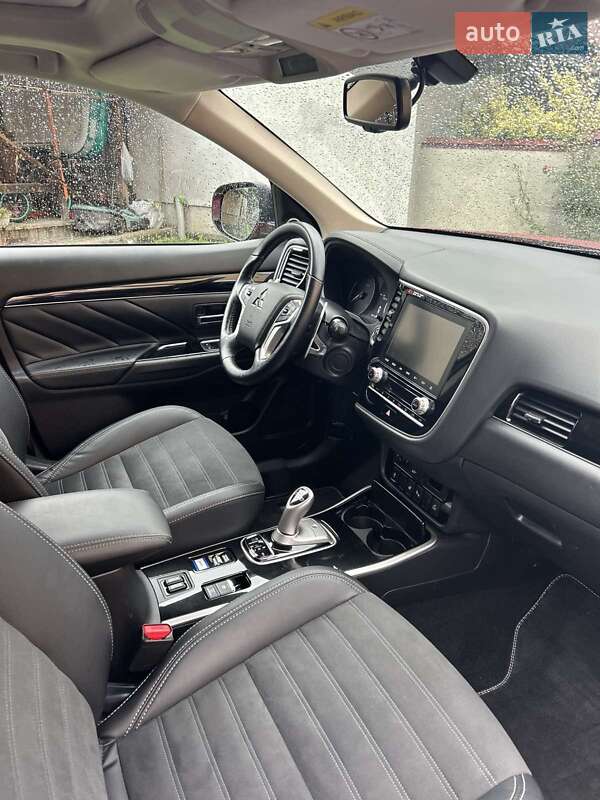 Внедорожник / Кроссовер Mitsubishi Outlander 2019 в Львове