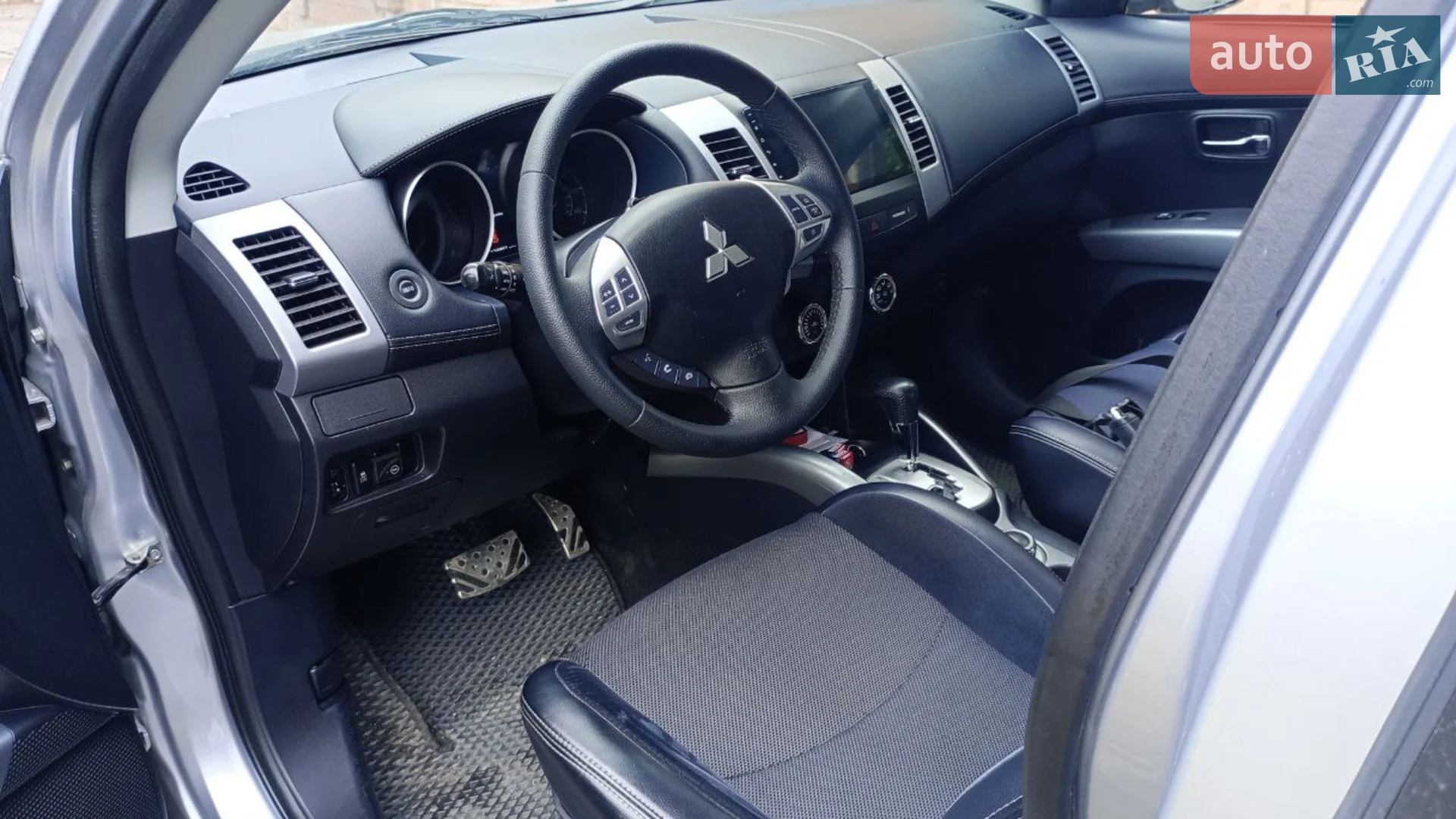 2011 Mitsubishi Outlander - фото 1
