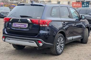 Внедорожник / Кроссовер Mitsubishi Outlander 2020 в Киеве