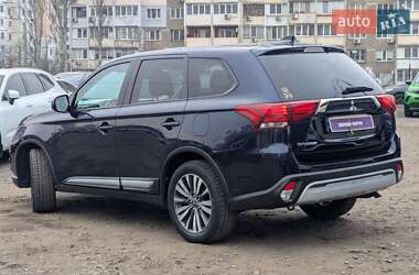 Внедорожник / Кроссовер Mitsubishi Outlander 2020 в Киеве