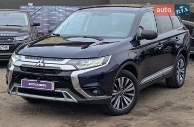 Позашляховик / Кросовер Mitsubishi Outlander 2020 в Києві