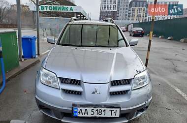 Позашляховик / Кросовер Mitsubishi Outlander 2004 в Києві