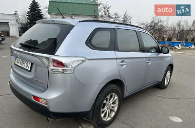 Внедорожник / Кроссовер Mitsubishi Outlander 2013 в Киеве