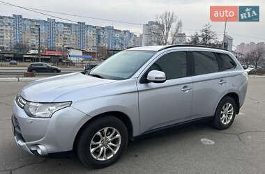 Внедорожник / Кроссовер Mitsubishi Outlander 2013 в Киеве